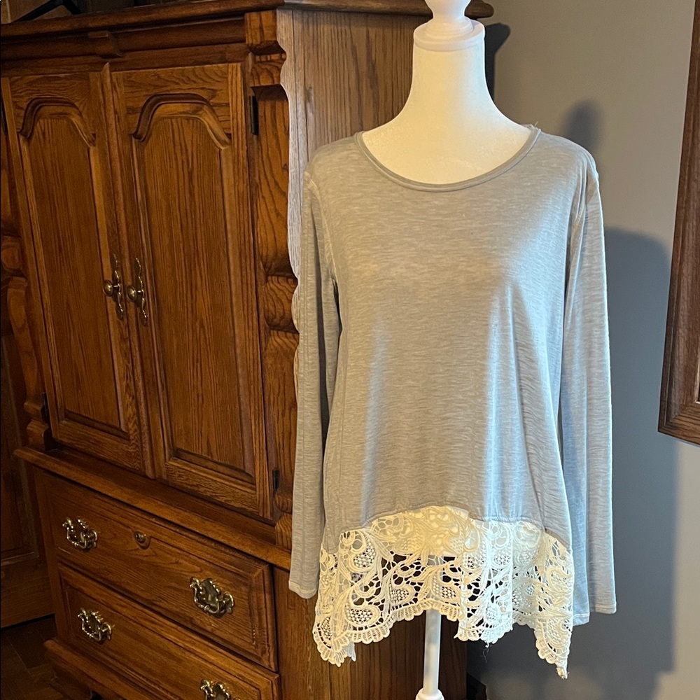 Jolt Light Gray Long Sleeve Top with Lace Hem